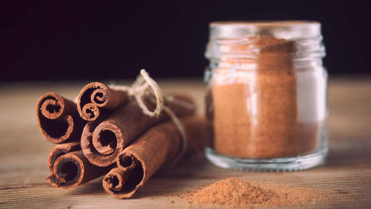 https://www.recetasnestlecam.com/sites/default/files/2023-03/canela-en-rama-y-en-polvo.jpg