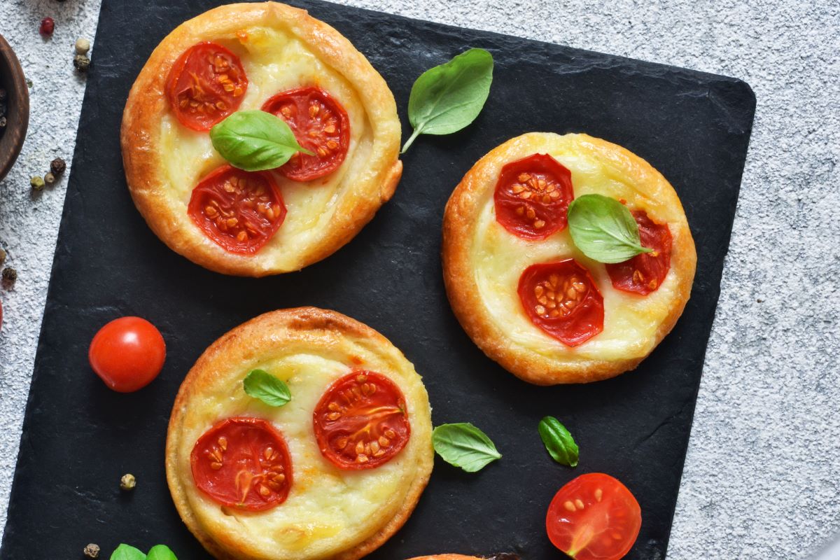 Mini Quiche de Huevo Con Tomate y Albahaca