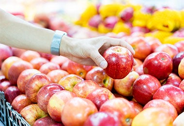 Mercado tipos de manzanas.