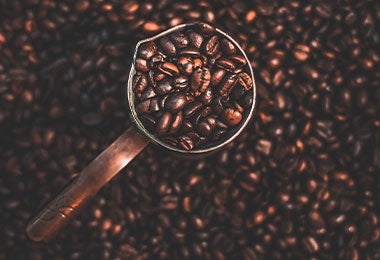 Café listo para moler. Café chorreado, café listo para moler.