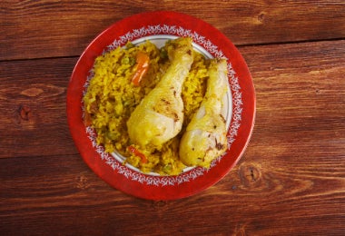 Arroz con guandú panameño y pollo.
