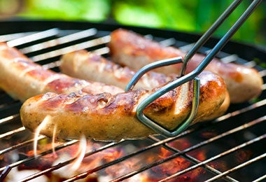 Chorizo de calidad cocinándose para picar e incluir en el chorizo tableño.