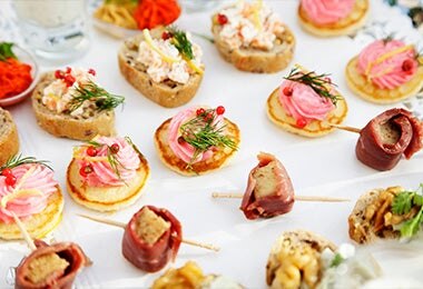 Comida en porciones pequeñas para fiesta eco-friendly 
