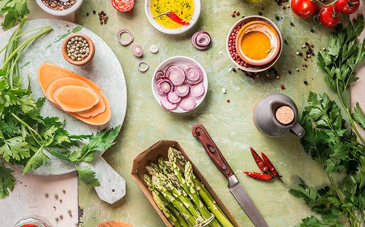 Mesa con vegetales frescos