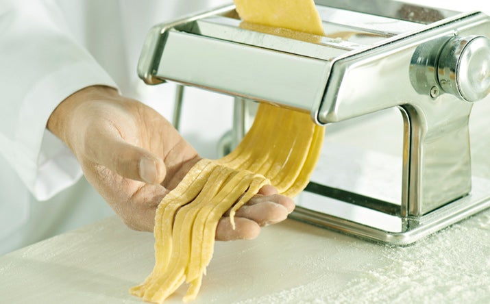 Máquina y masa para hacer pasta casera