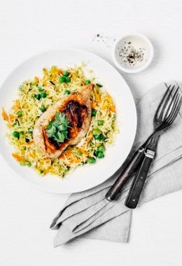 Pechuga de pollo asada con arroz.