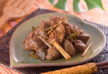 Rendang Daging adobado.