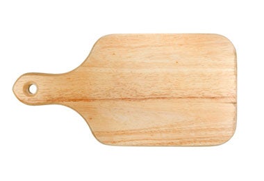 Tabla de picar de madera, indispensable en un menaje de cocina