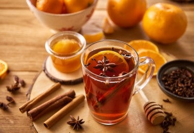 Té caliente con naranja y canela, variación del té de hojas de frambuesa