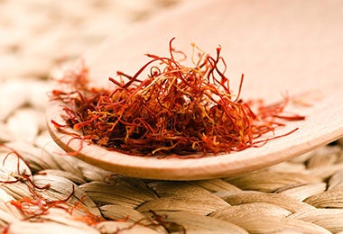 Pequeños tallos de achiote.