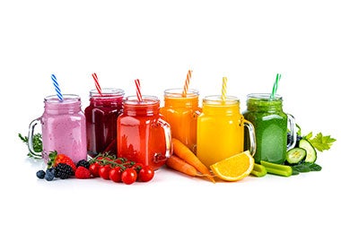 Jugo prensado de diversas variedades de frutas. Jugo prensado de diversas variedades de frutas naturales.
