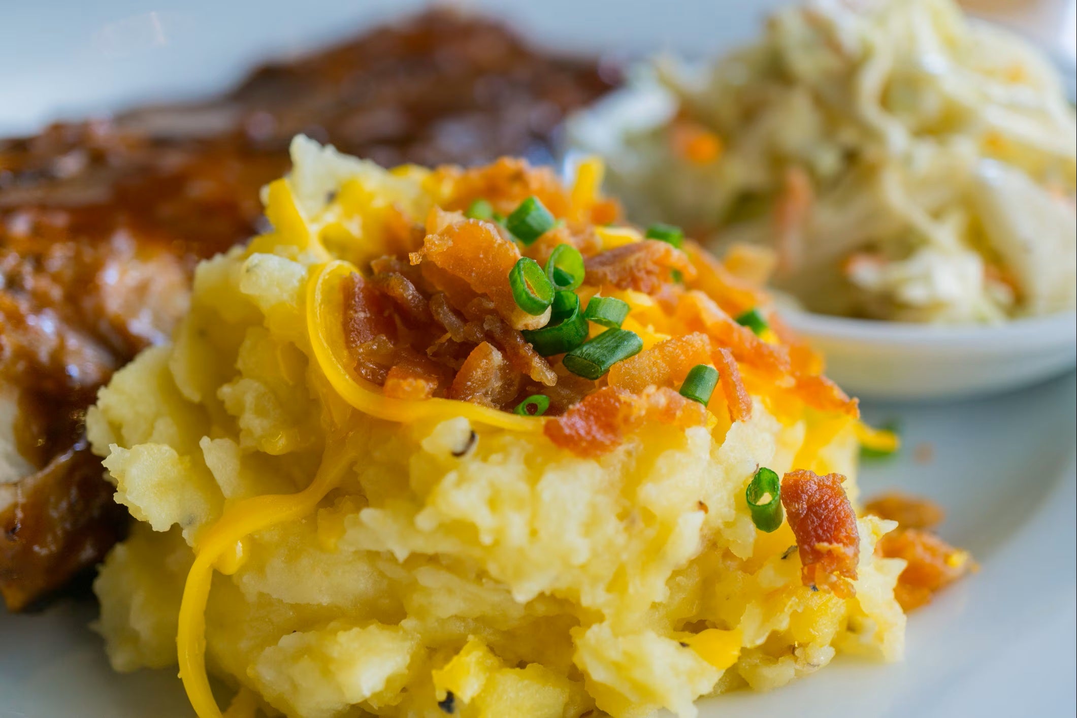 Puré de papas gratinado con tocino​