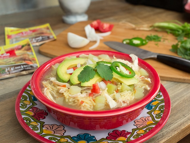 Caldo Tlalpeño con Fideos MAGGI®