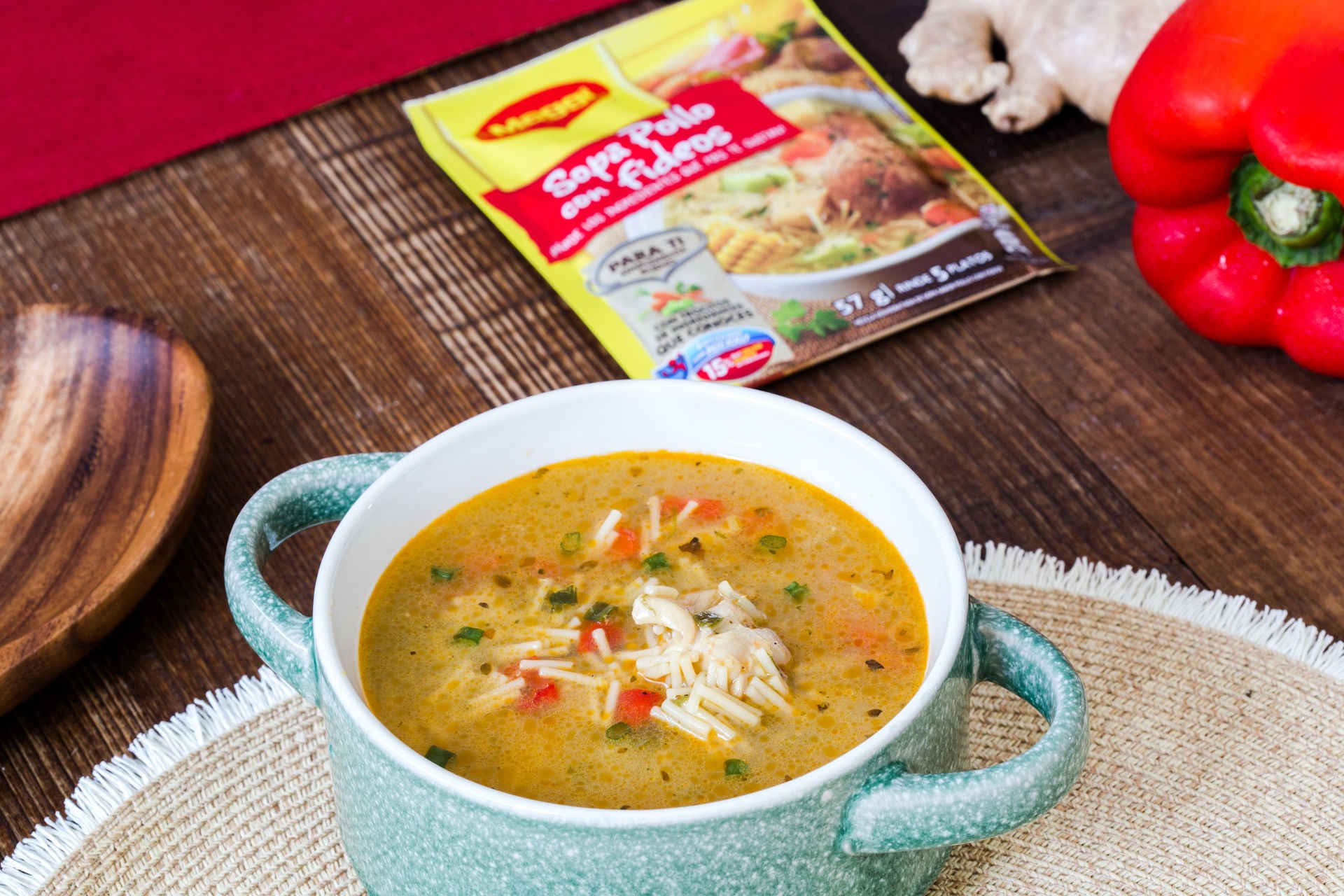 Sopa de Pollo Estilo Oriental