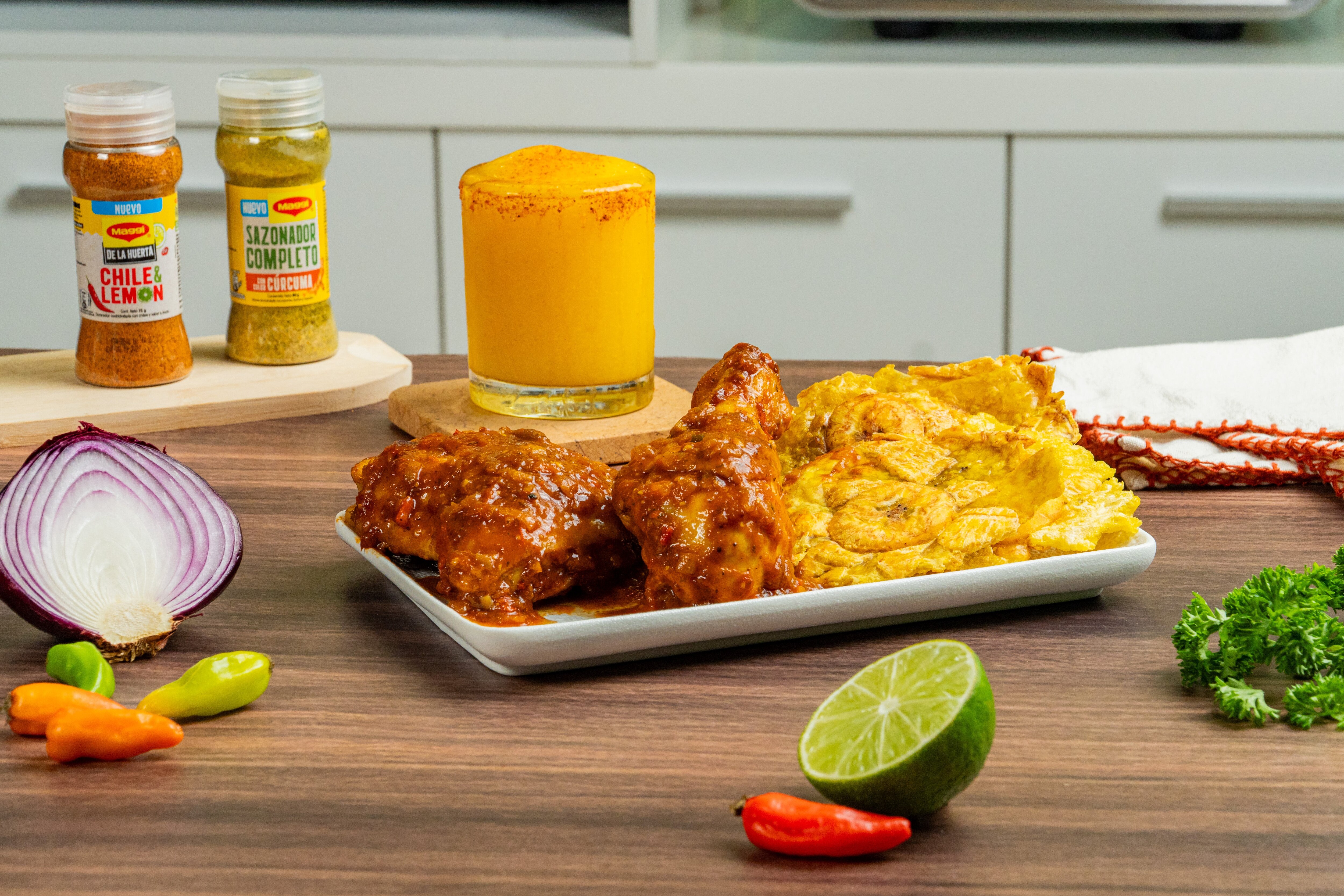 Pollo Guisado con patacones