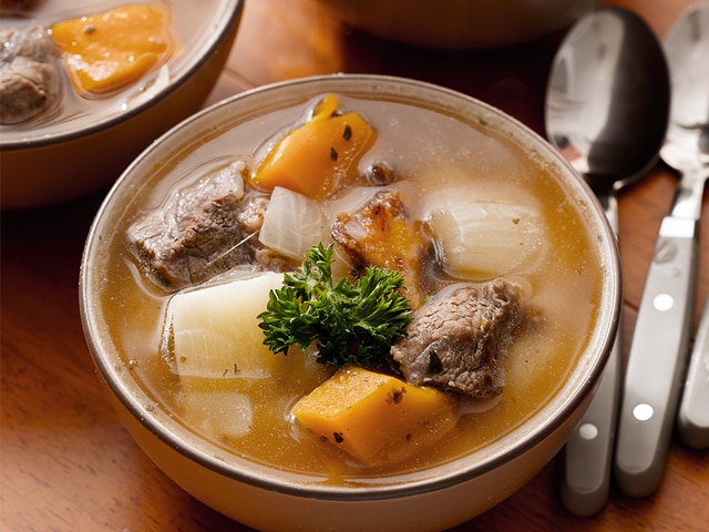 Sopa de Carne con Plátano Verde