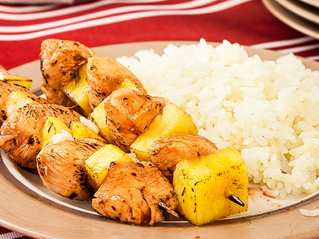 Brochetas de Pollo y Piña