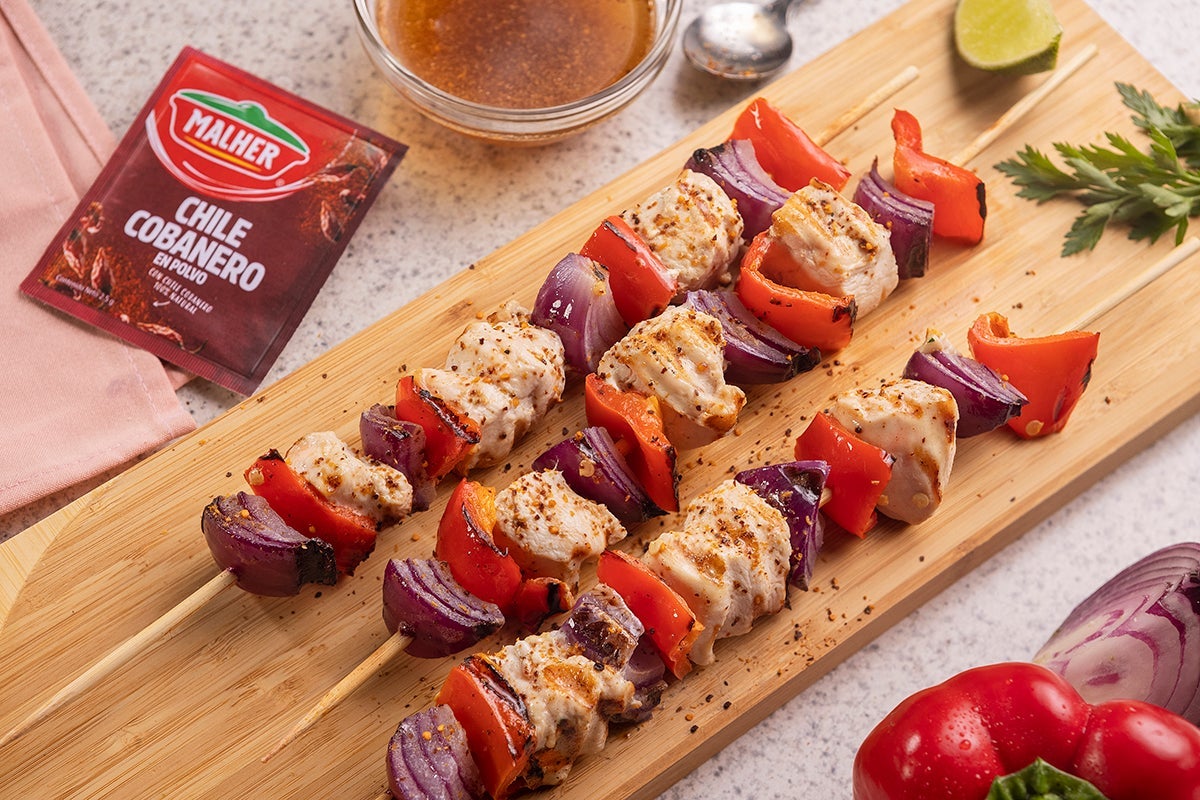 Pinchos de pollo con chile cobanero​