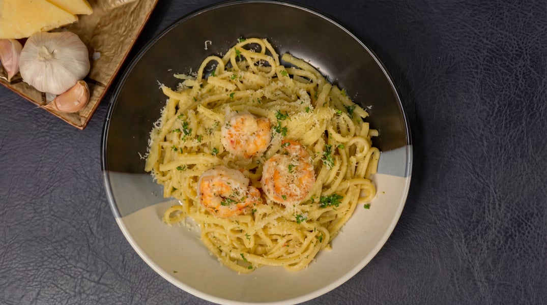 Pasta con camarones picantes con Pimienta Maggi