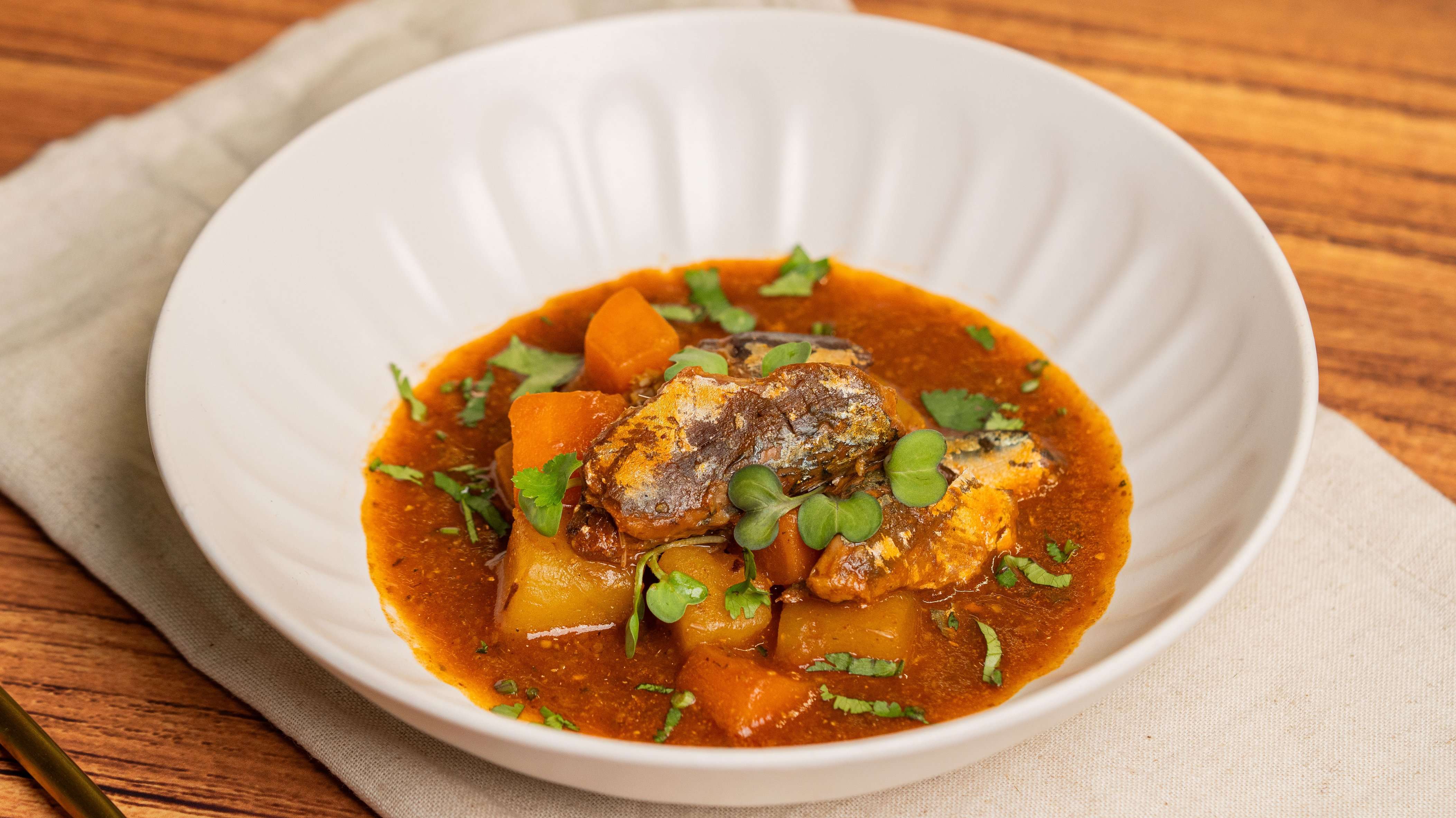 Guiso de papa y sardinas con Consomé de Mariscos