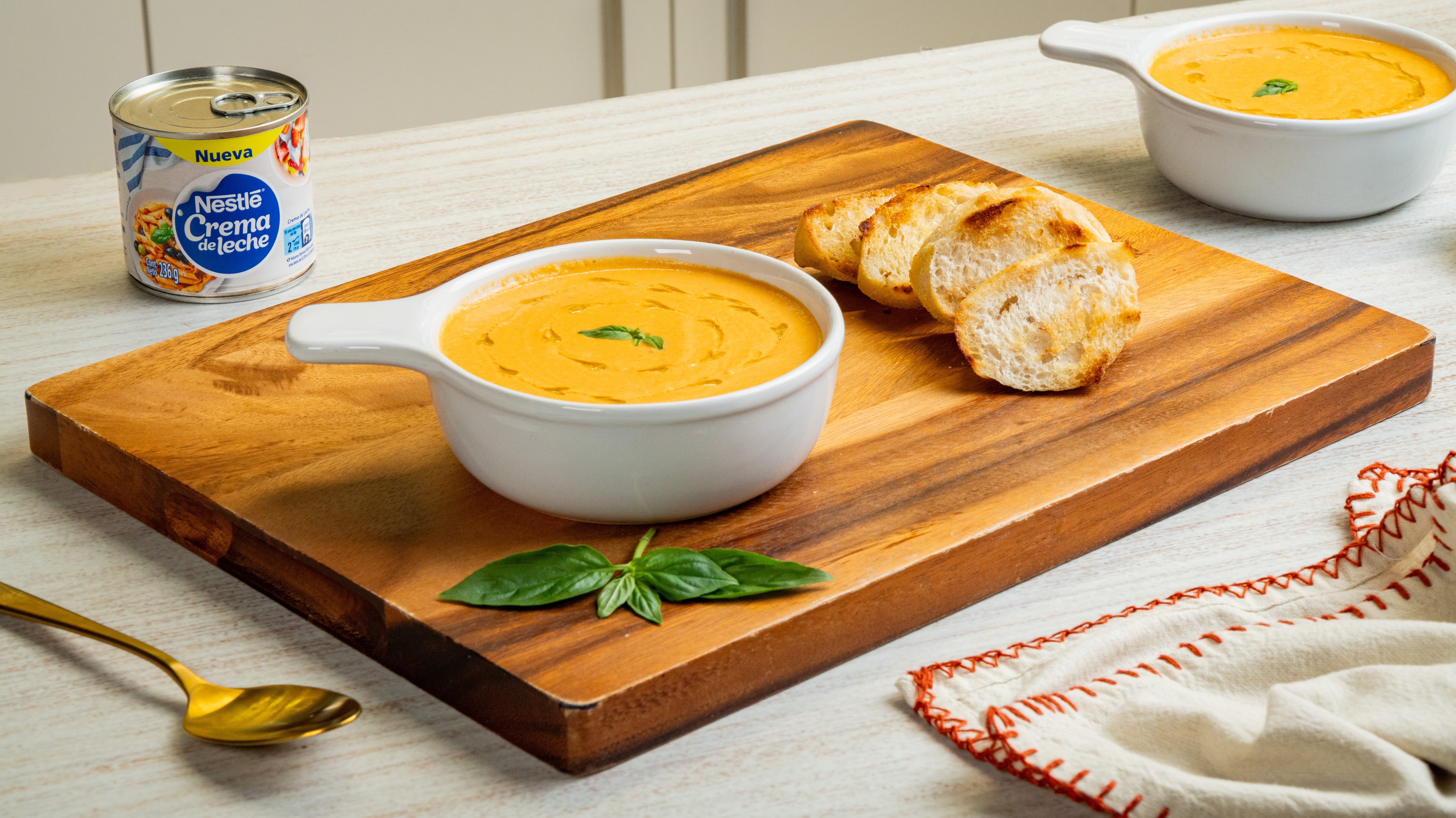 Crema de tomate y albahaca