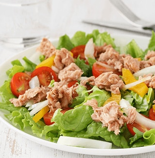 Ensalada de Atún con Vegetales Ensalada de Atún con Vegetales