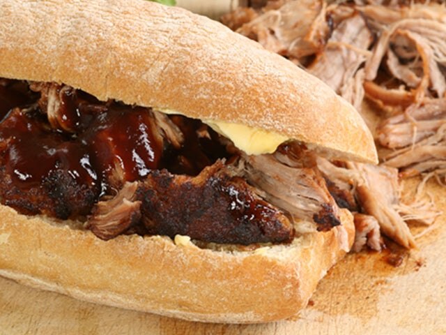 Emparedado de pernil en salsa agridulce