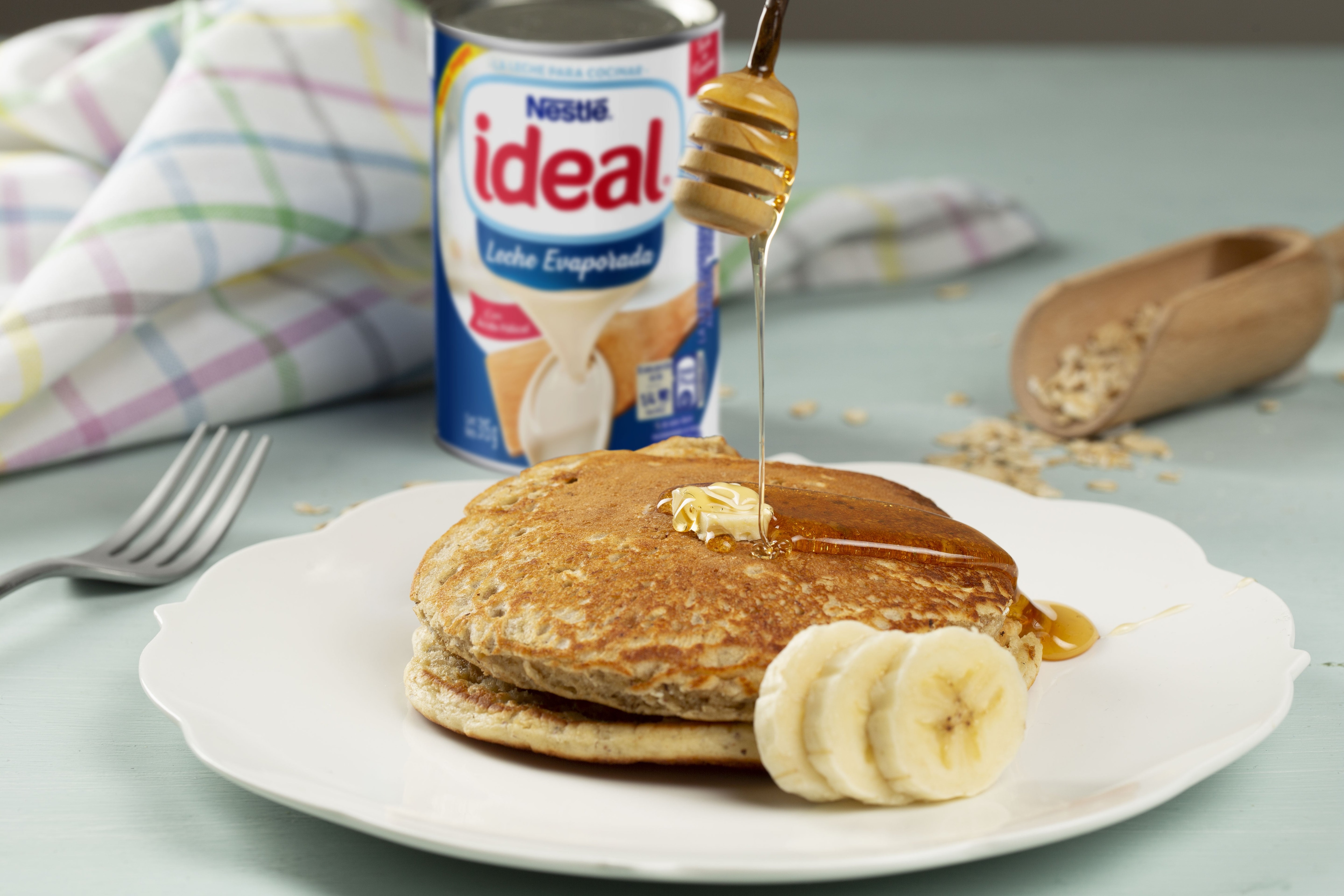 Desayuno rico de Pancakes de Banana y Avena | Recetas Nestlé