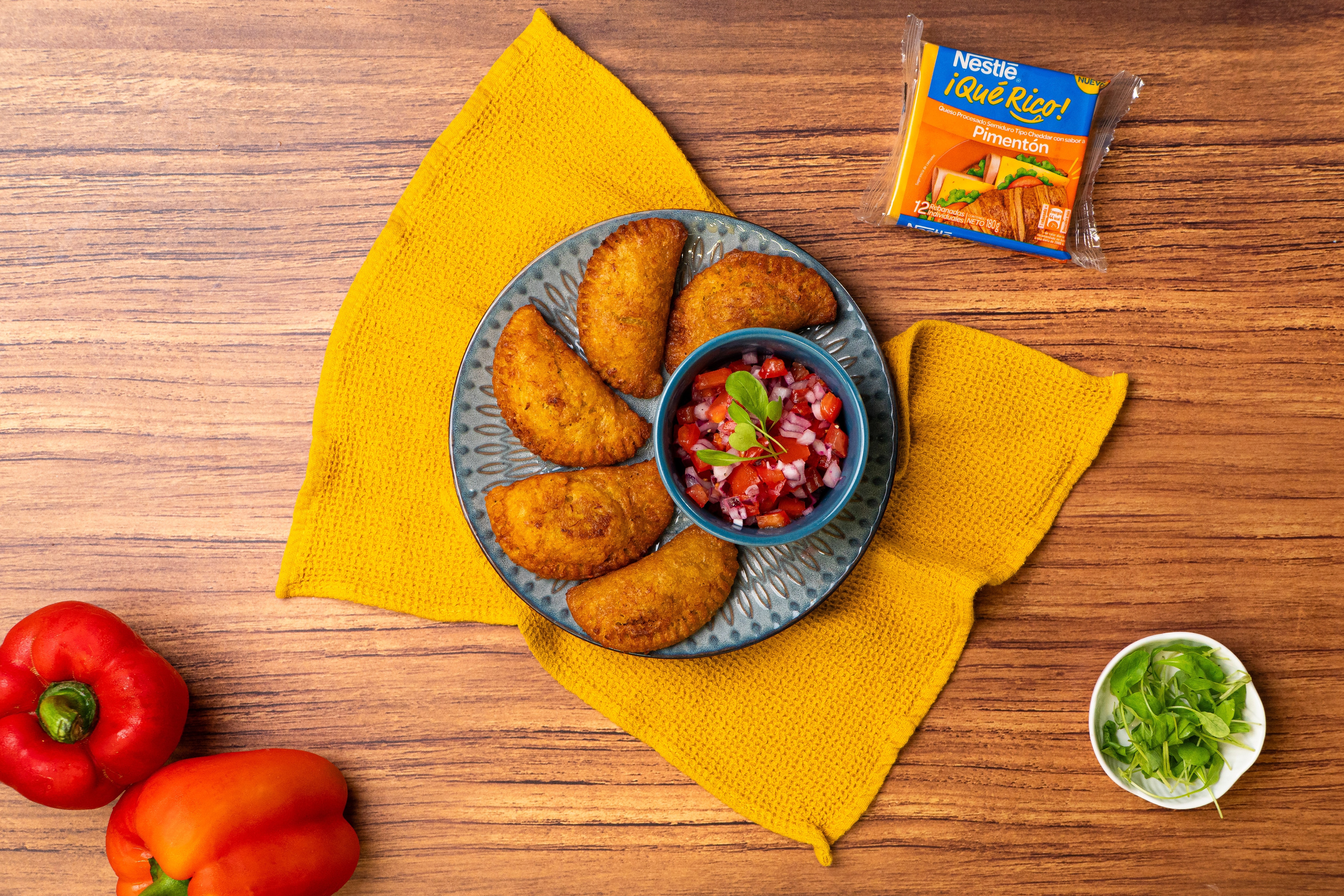 Empanada de Chorizo tableño y Queso Cheddar Pimentón