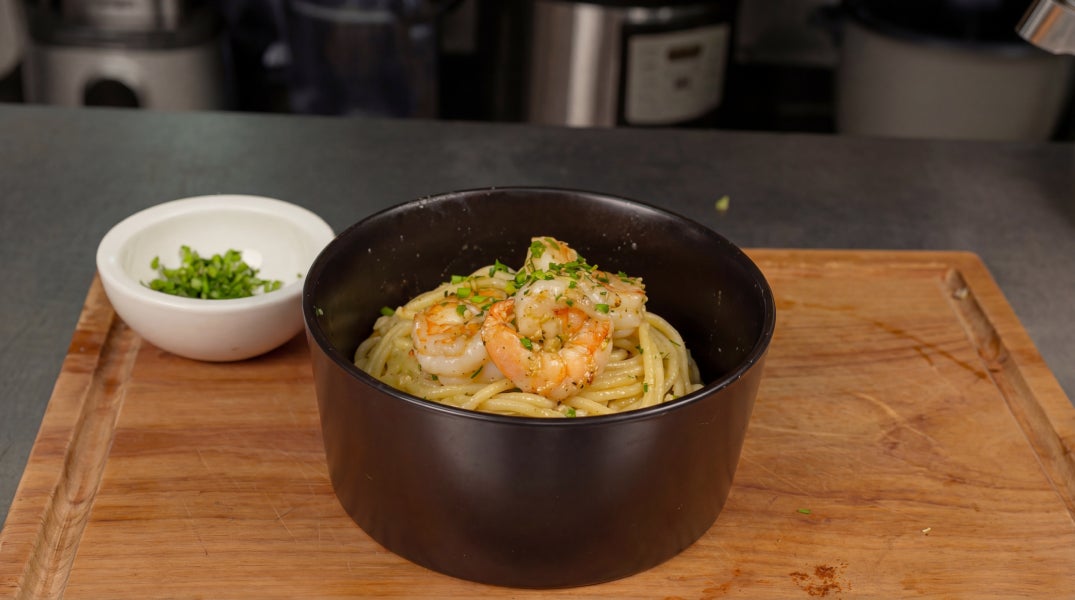 Espagueti con culantro y camarones