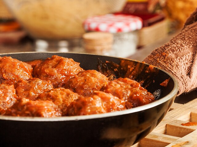 Albóndigas en salsa boloñesa