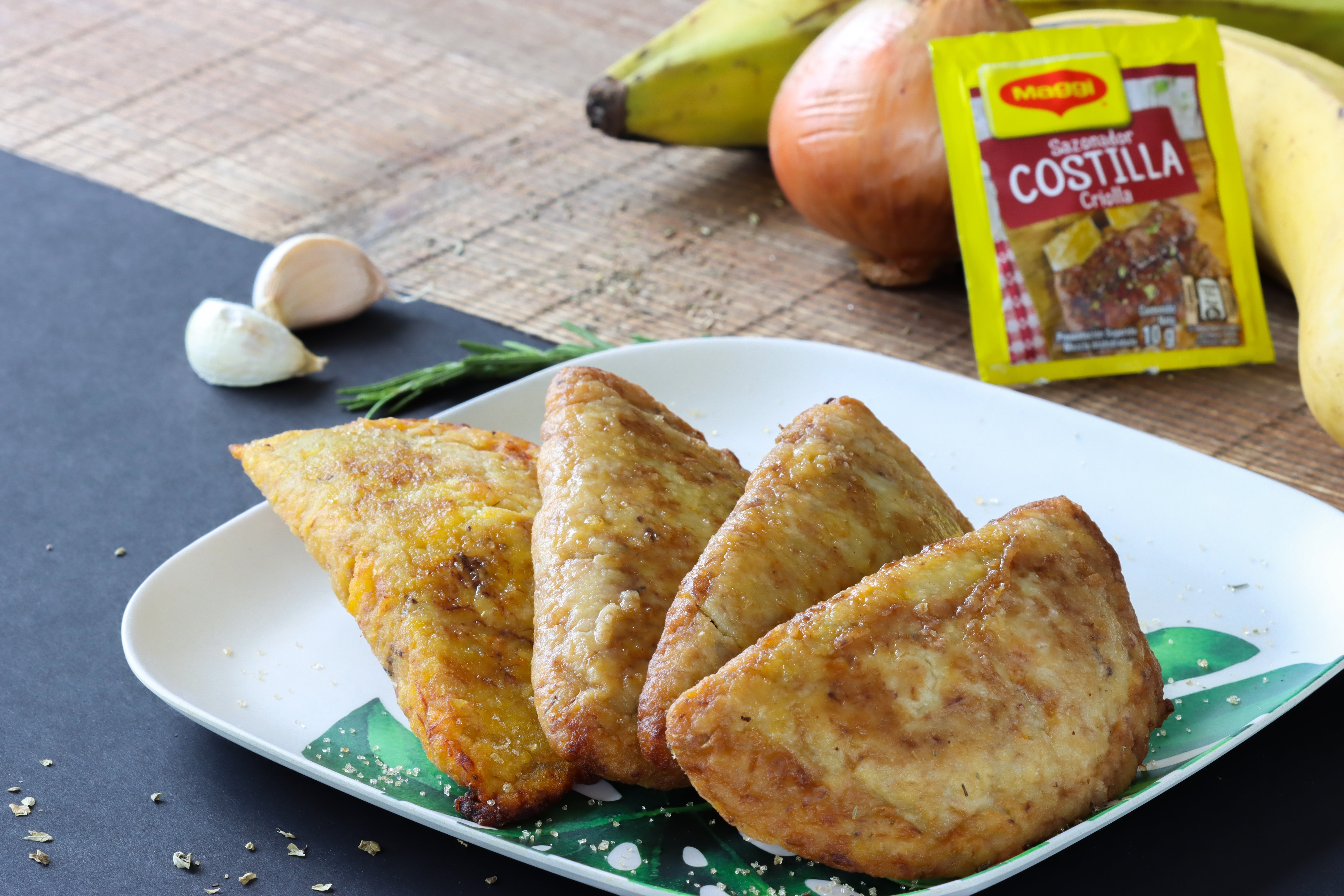 Empanadas de Plátano con Frijoles