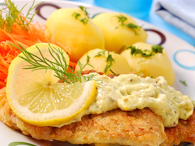 Corvina apanada en salsa