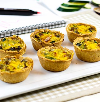 Canastas de Huevo y Vegetales con Queso