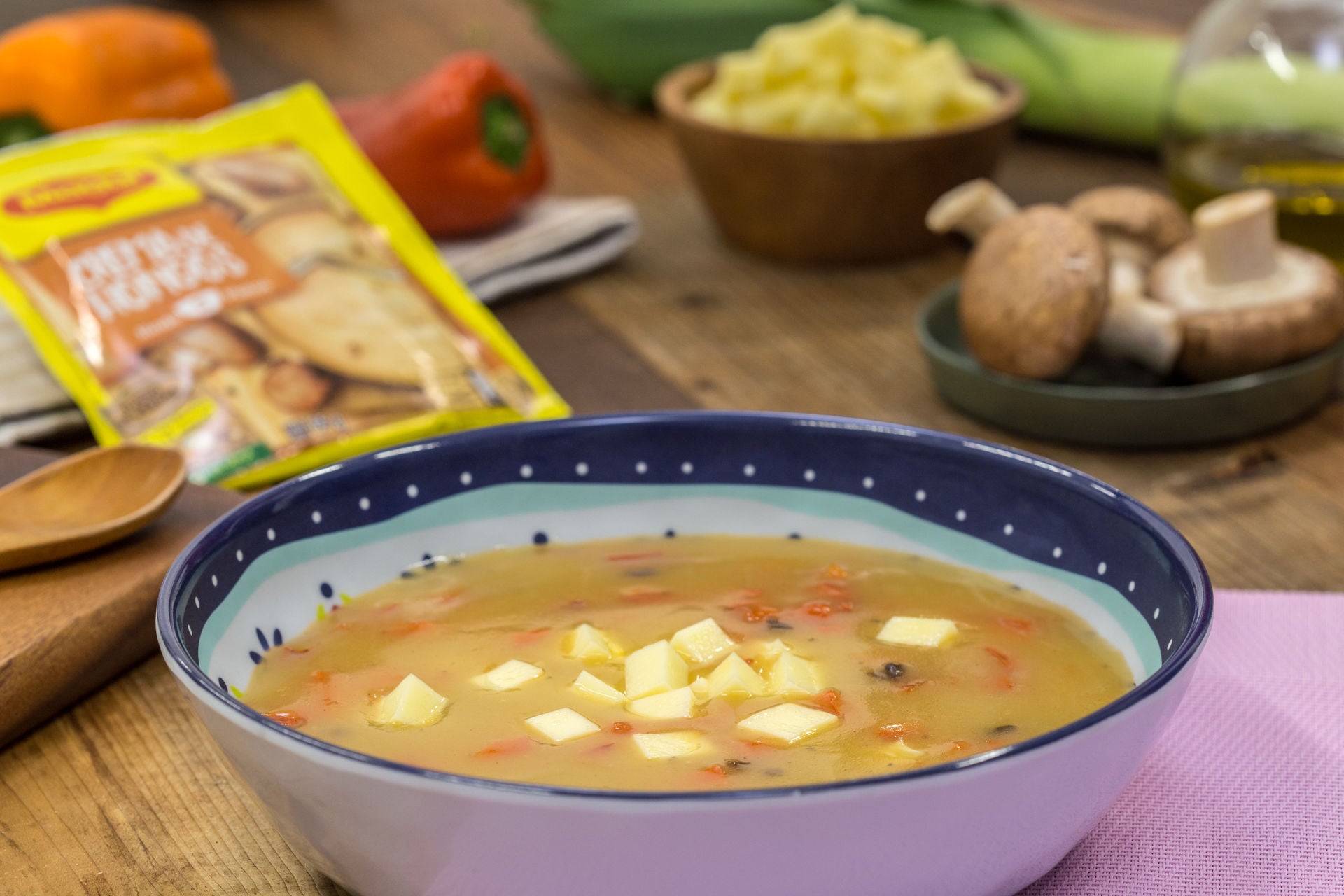 Crema de Hongos con Pimentón y Queso