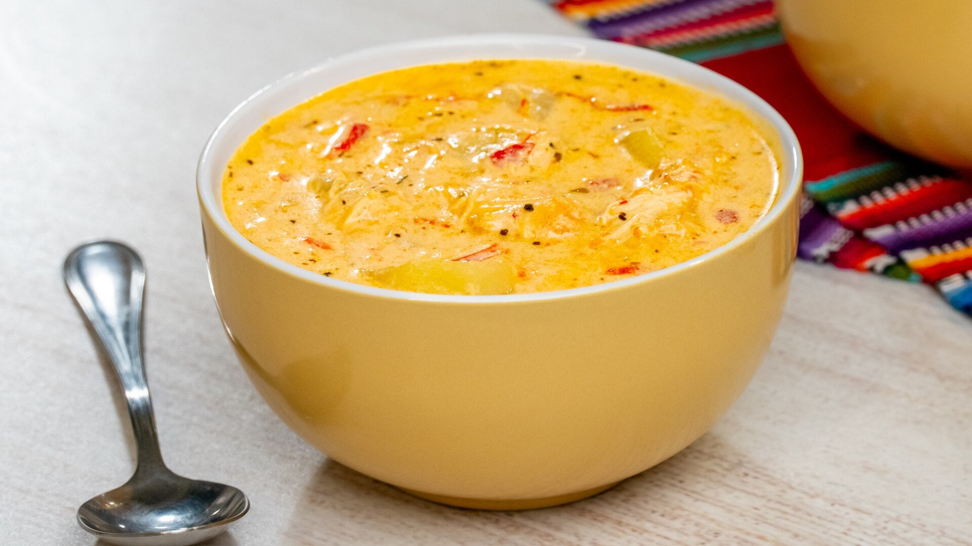 Sopa cremosa de pollo “Sabor y Color”