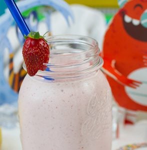 Batido de fresa y banano con leche evaporada