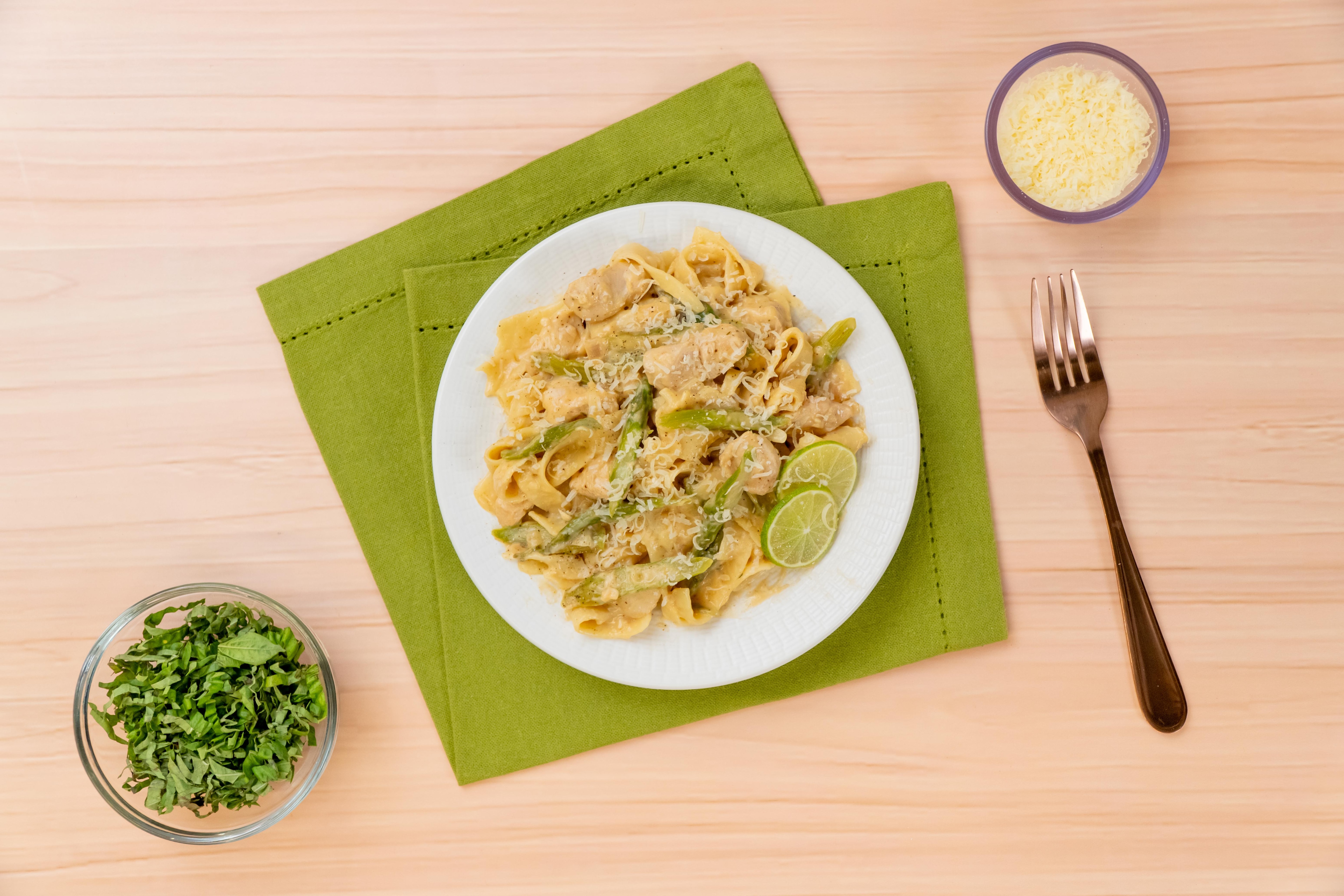 Pasta al limón con espárragos y pollo Pasta al limón con espárragos y pollo