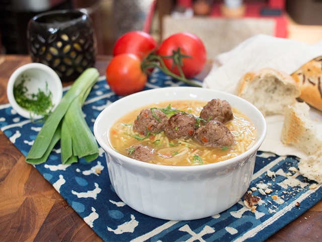 Sopa de albóndigas