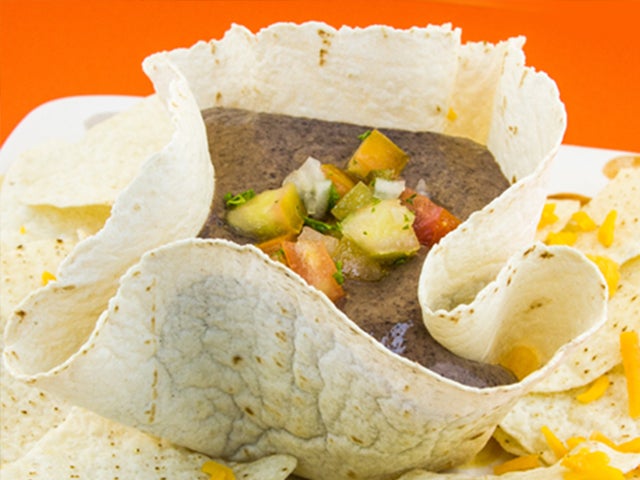 Dip de Frijoles Negros con Pollo