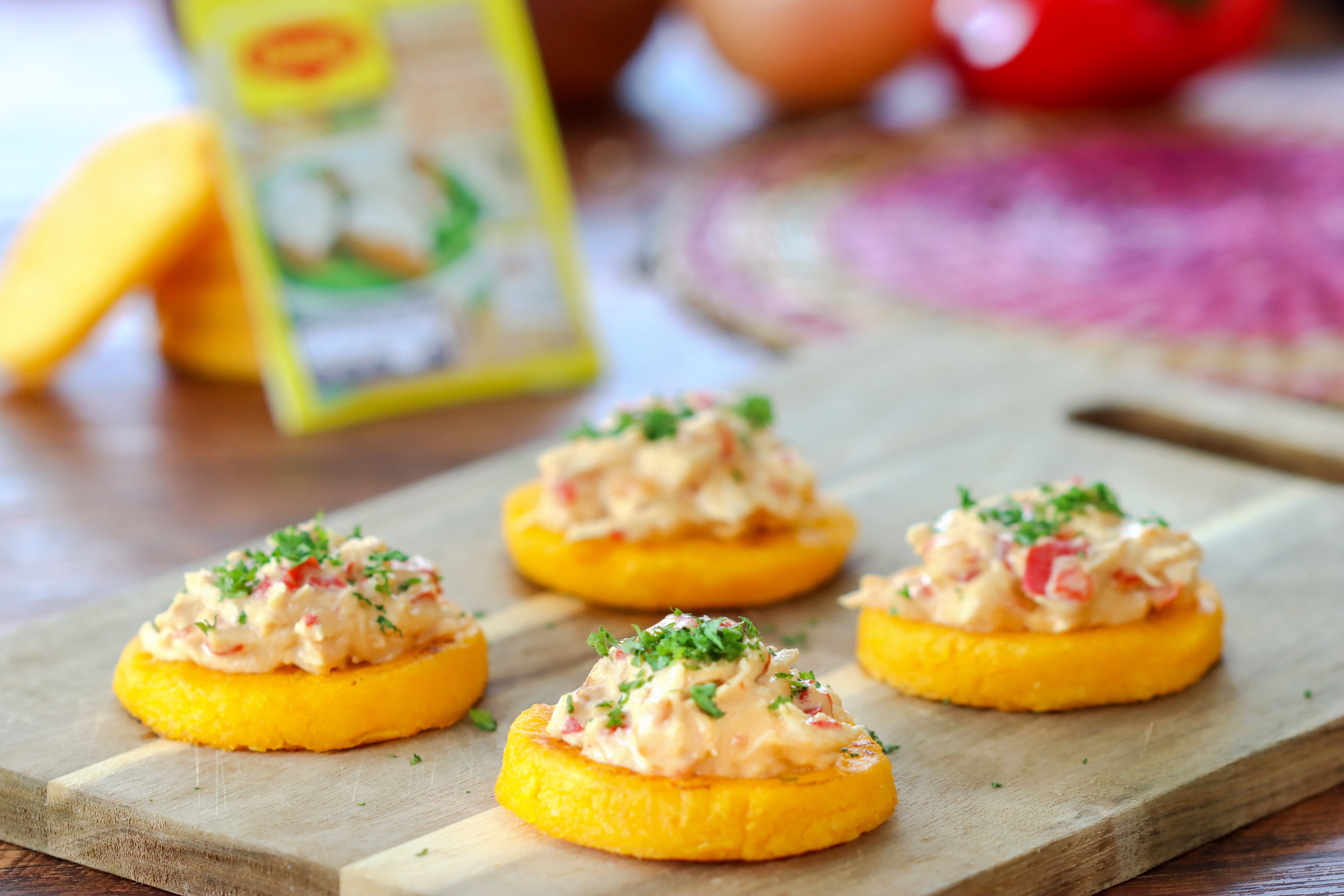 Tapas de Tortilla con Pollo en Salsa de Queso