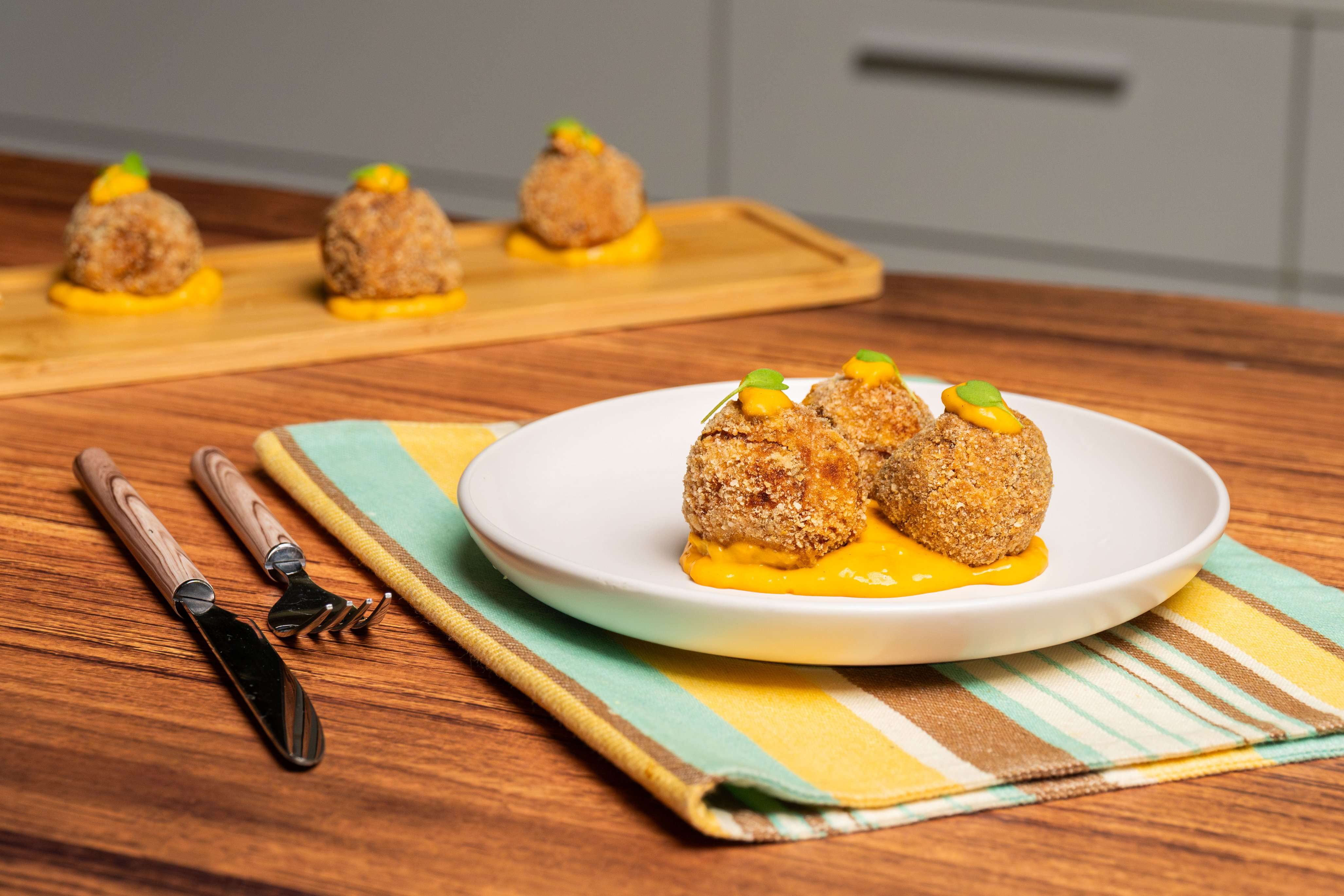 Croquetas de Atún con Salsa Cremosa