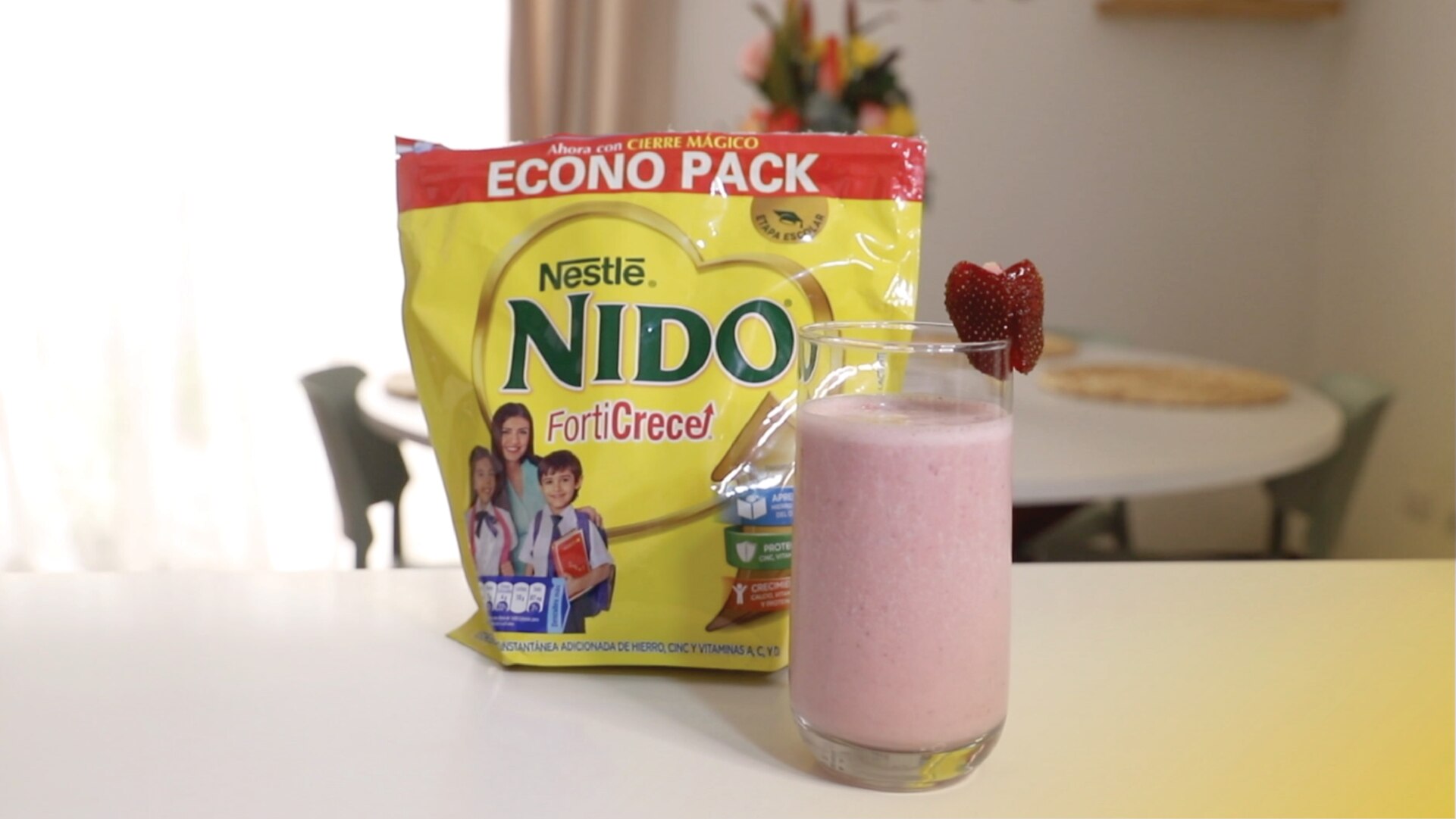 Batido de banana y fresa con leche KLIM®