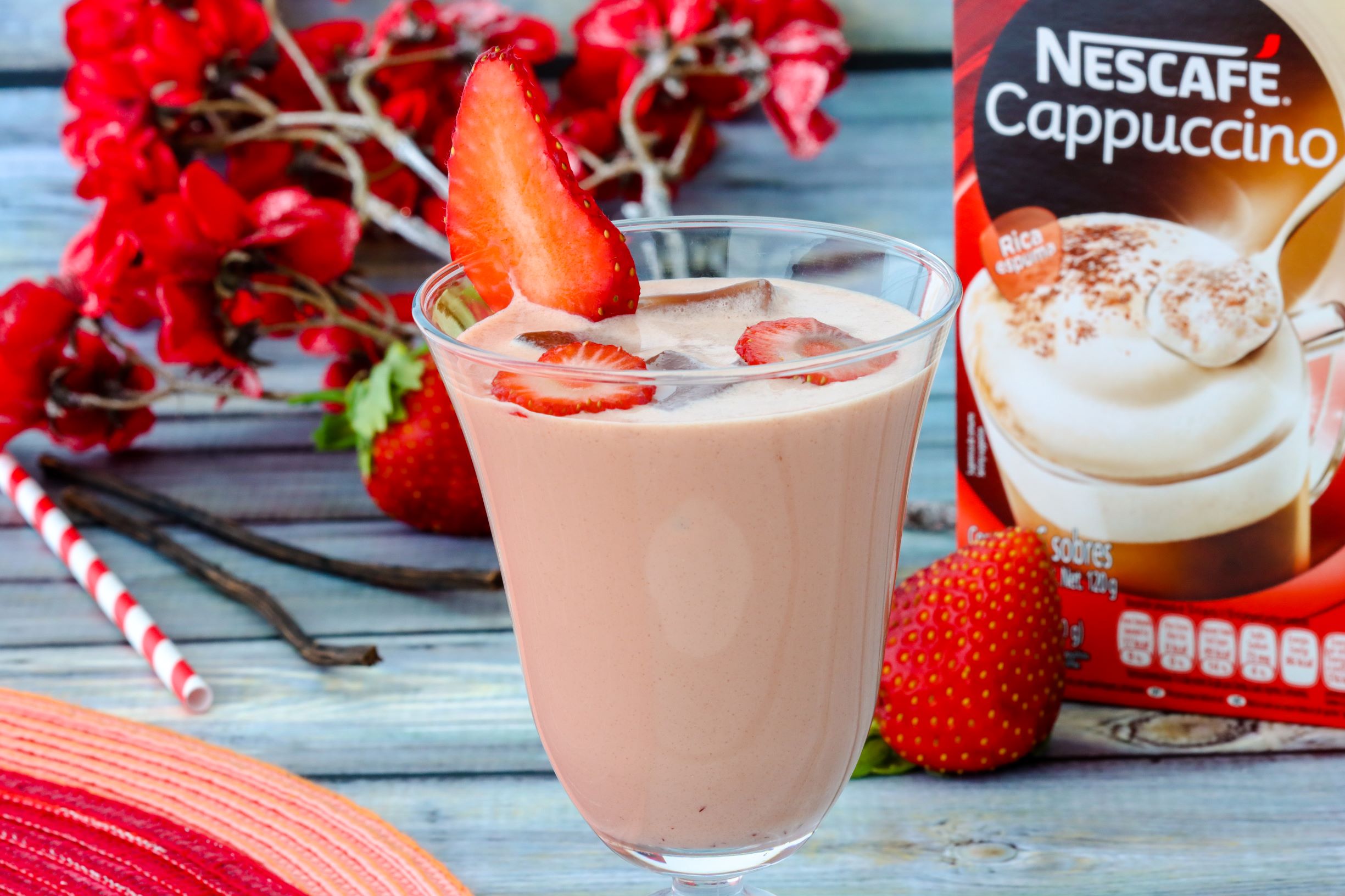 Cappuccino en Salsa de Fresas | Recetas Nestlé