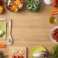 Varios ingredientes para armar una ensalada balanceada Varios ingredientes para armar una ensalada balanceada