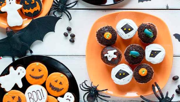 Variedad de comidas para Halloween.