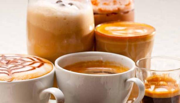 Tazas con varios tipos de café