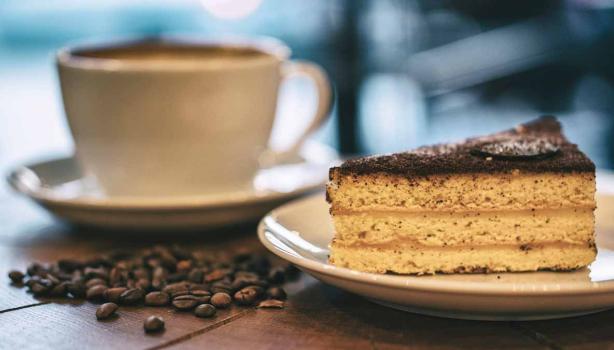 Una crema para rellenar con un pastel de café.