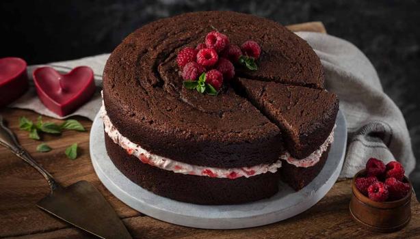 Naked cake de chocolate y frambuesas. 
