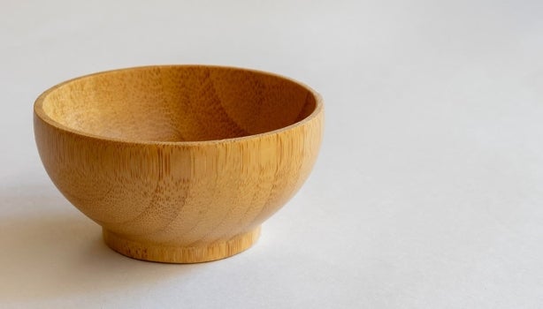 Batea de madera honda en solitario.